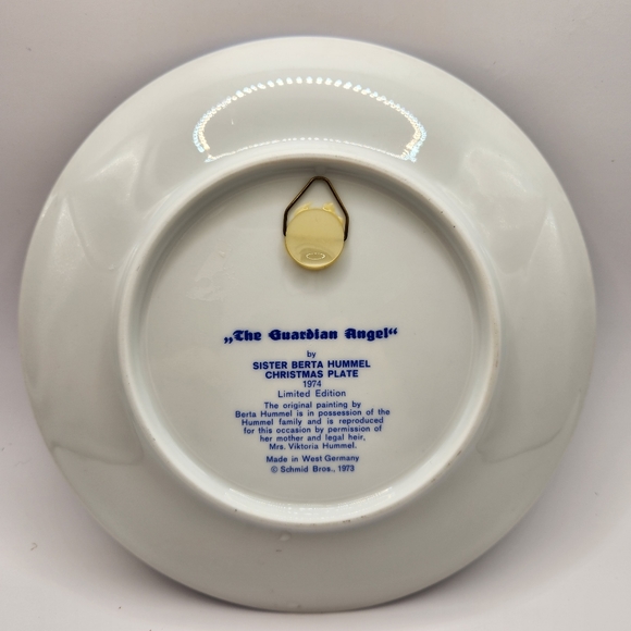 Vintage "The Guardian Angel" by Sister Bertha Hummel Christmas Plate 174 - Picture 2 of 3